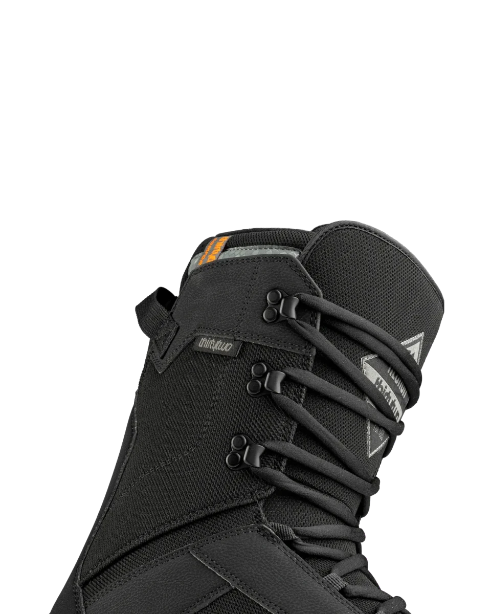 ThirtyTwo Recruit zwart, detail van de veters